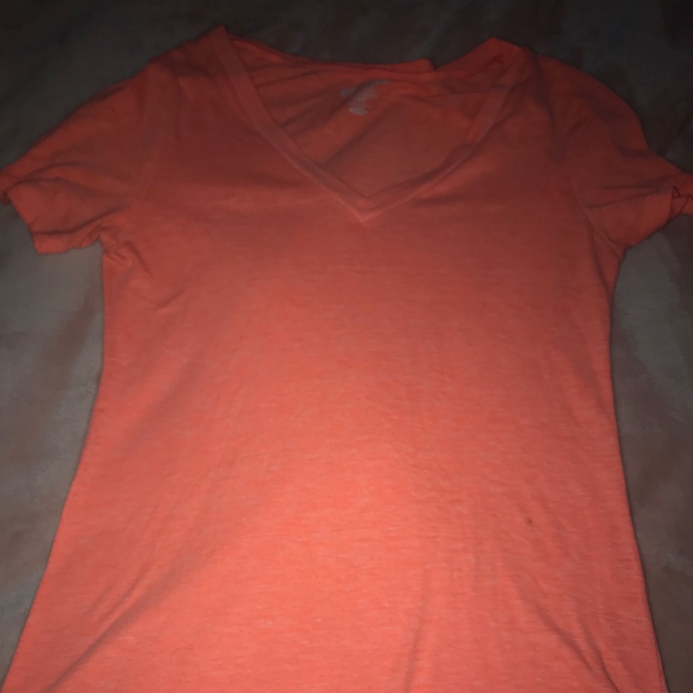 Old Navy tee shirt